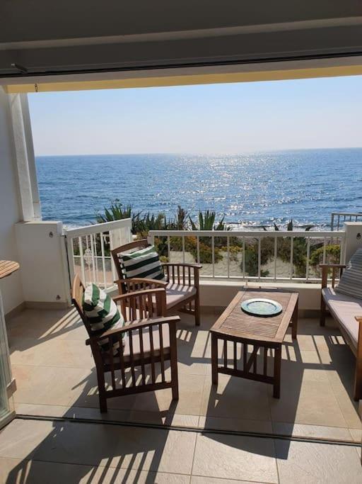 Front Mer - Sublime Appartement Moderne Et Confortable Эстепона Экстерьер фото